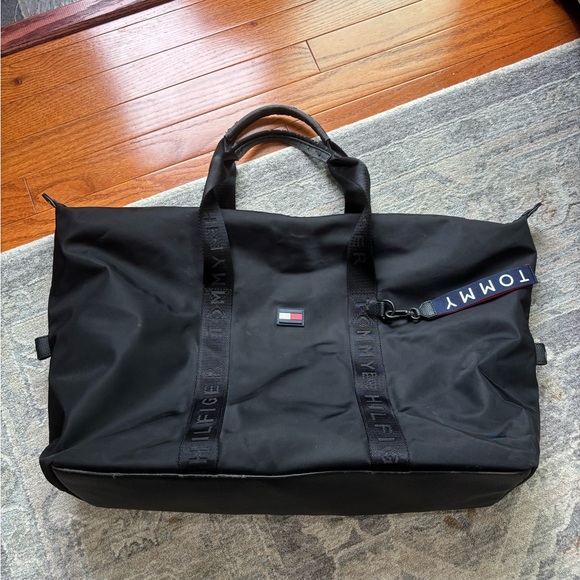 Tommy Hilfiger Black Weekender Tote Bag - Picture 1 of 14